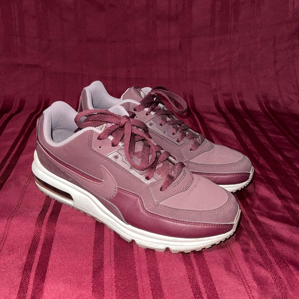 Burgundy Nike Airmax